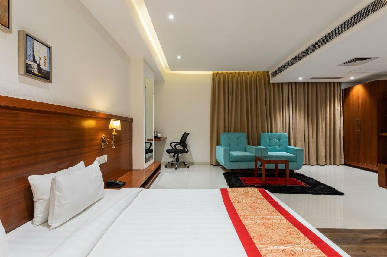The Chandra Leela Indore Exterior foto